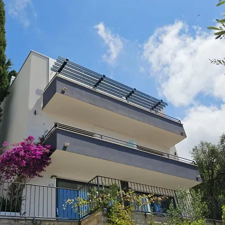 Alpha Apartment *