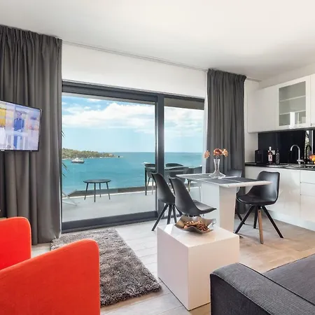 Alpha Apartment *