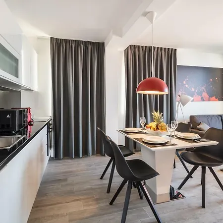 Alpha Apartment *