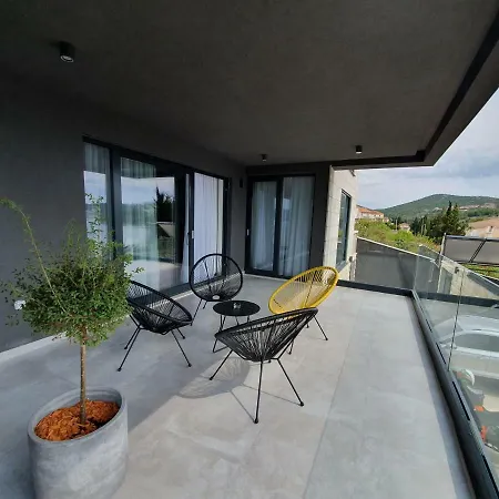 Alpha Apartment