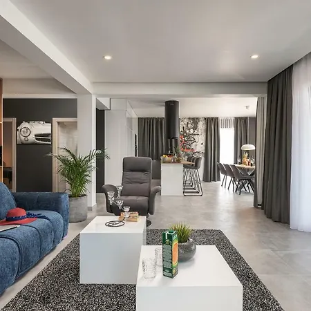 Alpha Apartment *